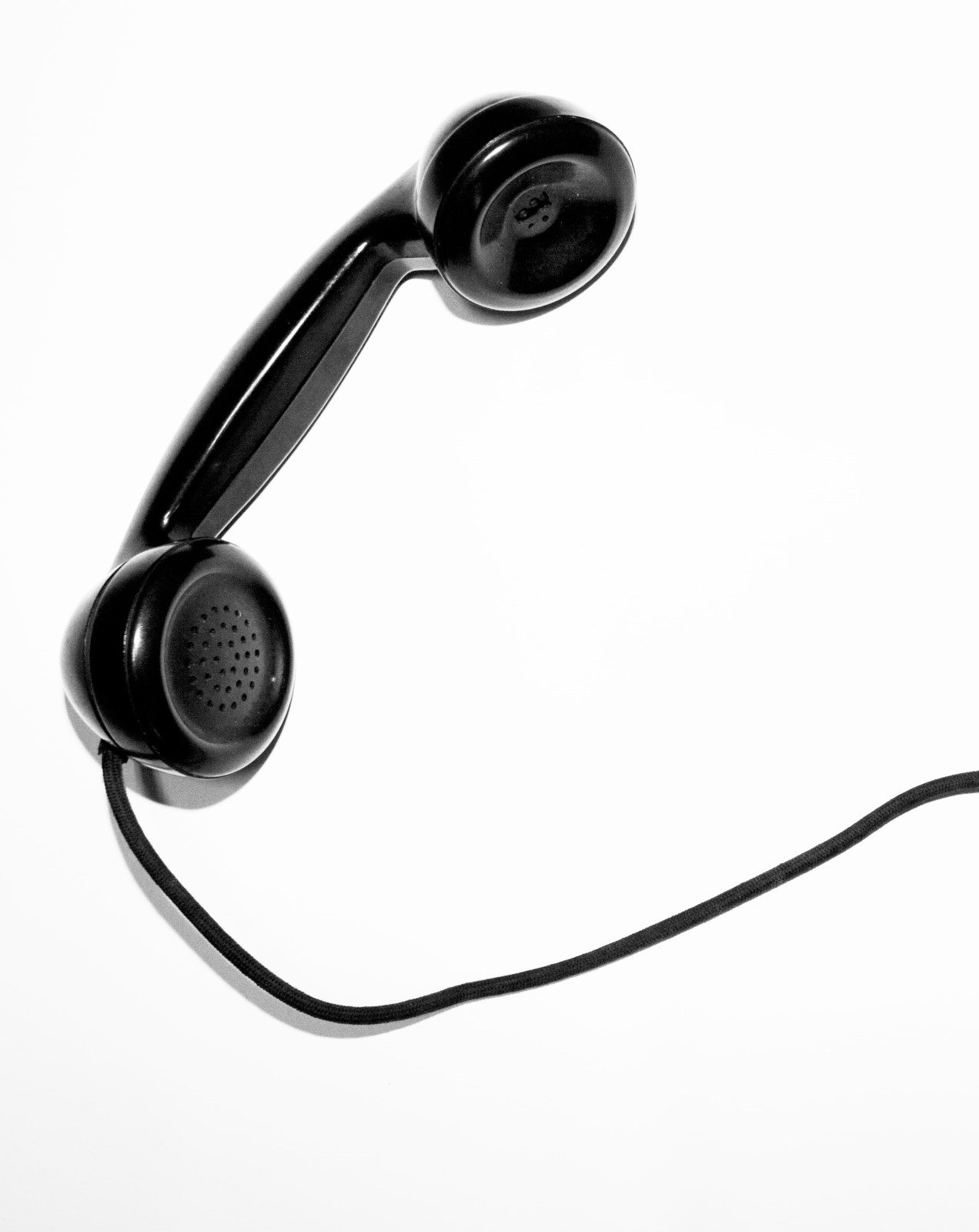 quino al 4SNUcHPiC8c unsplash Custom e1661451185673 KI-Selfservice, KI-Supportportal, Wissensautomatisierung, KI-Selfservice, Ticketumleitung KI-Self-Service – Von der Anfrage zur Selbstlösung