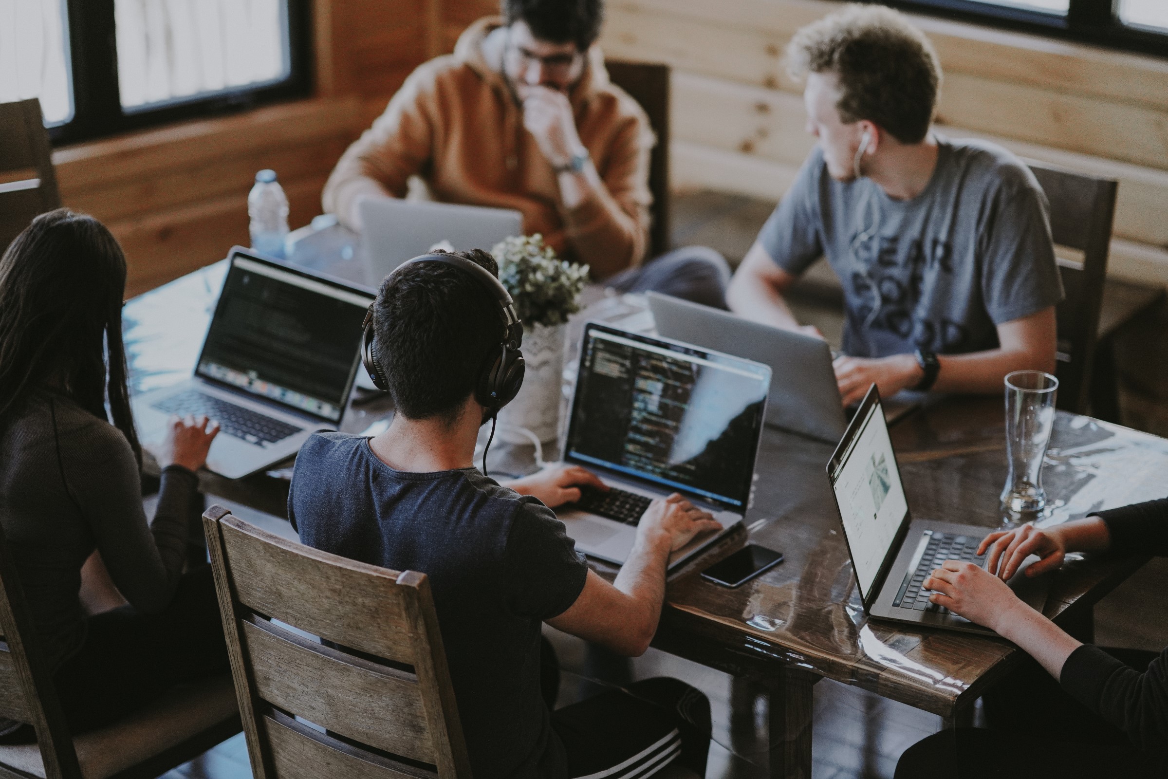 annie-spratt-QckxruozjRg-unsplash (Custom) annie spratt QckxruozjRg unsplash Custom automated deployment,automation software How an automotive OEM automated deployment of MES software