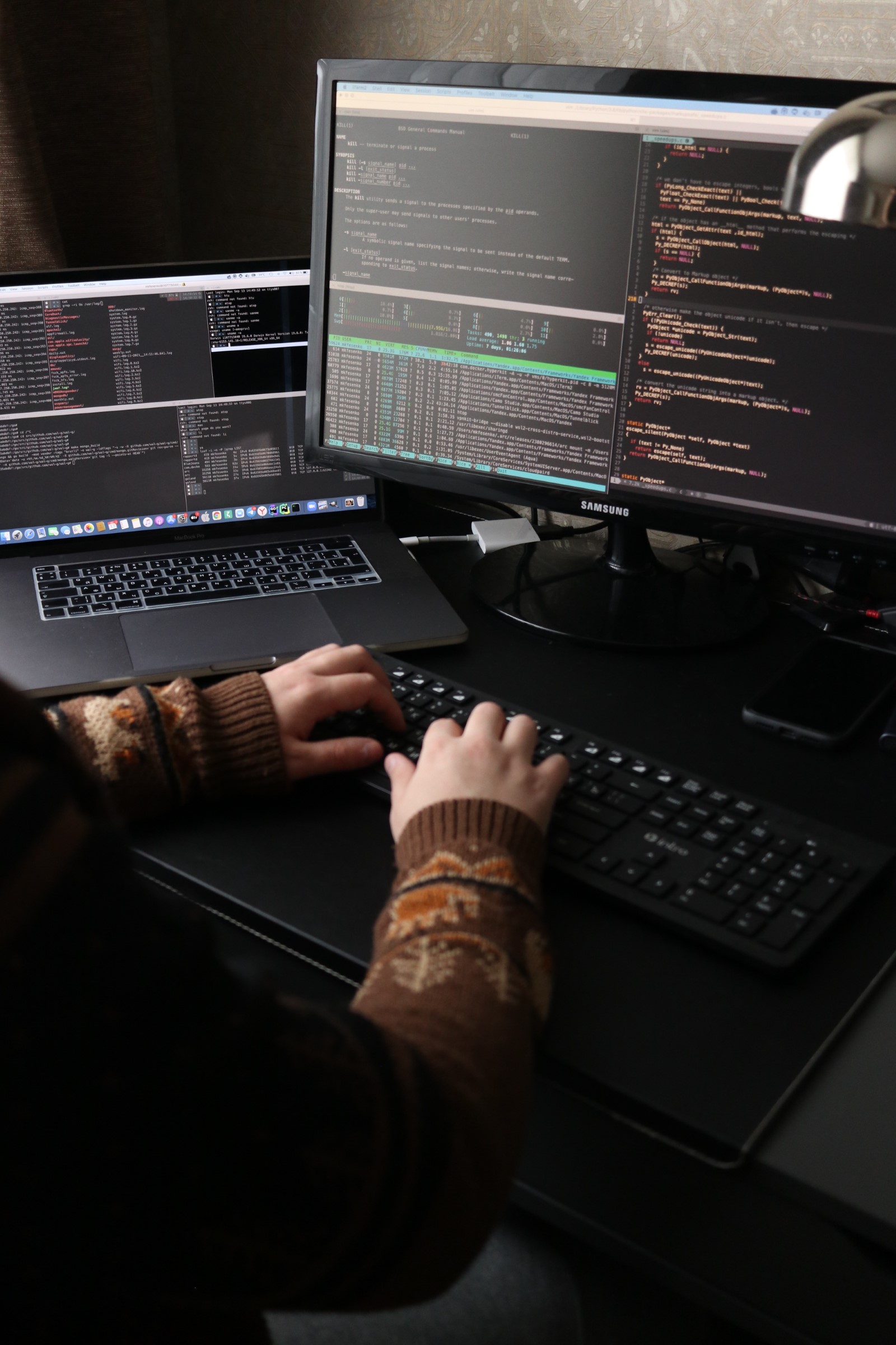 start with our Cybersecurity Policy help mikhail fesenko p6YWrjhmjhM unsplash Custom spezialisierte KI, maßgeschneiderte KI, KI-Meisterschaft, kundenspezifische KI Maßgeschneiderte AI: Spezialisierte LLMs