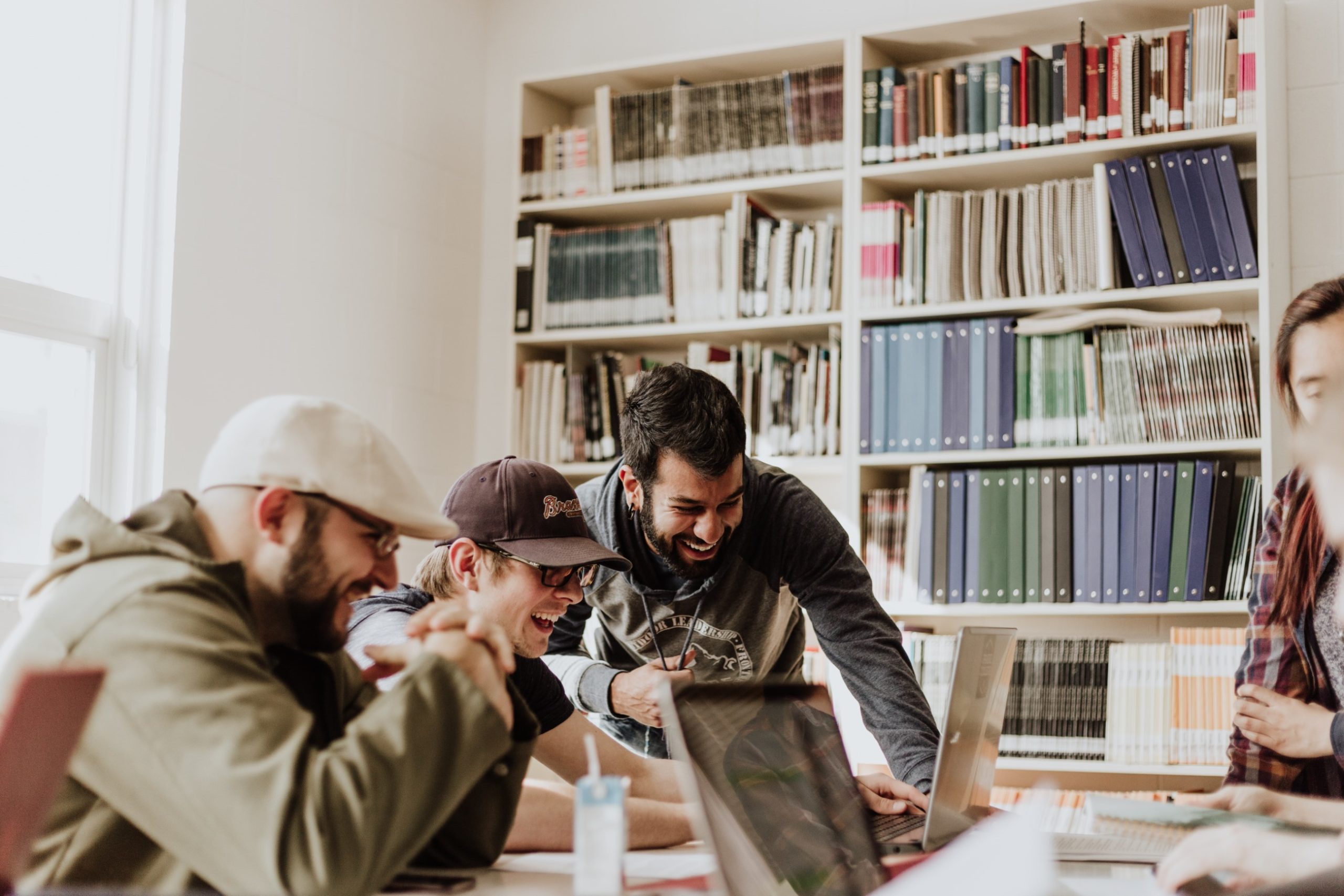mitigate insider threats with Cybersecurity Policy priscilla du preez XkKCui44iM0 unsplash wordpress large scaled Intelligenter Selbstbedienungs-Assistent,KI Wissensautomatisierung,Expertenwissen umwandeln,KI Arbeitskräfteverstärkung,Wissen ausführen Intelligenter Self-Service-Assistent