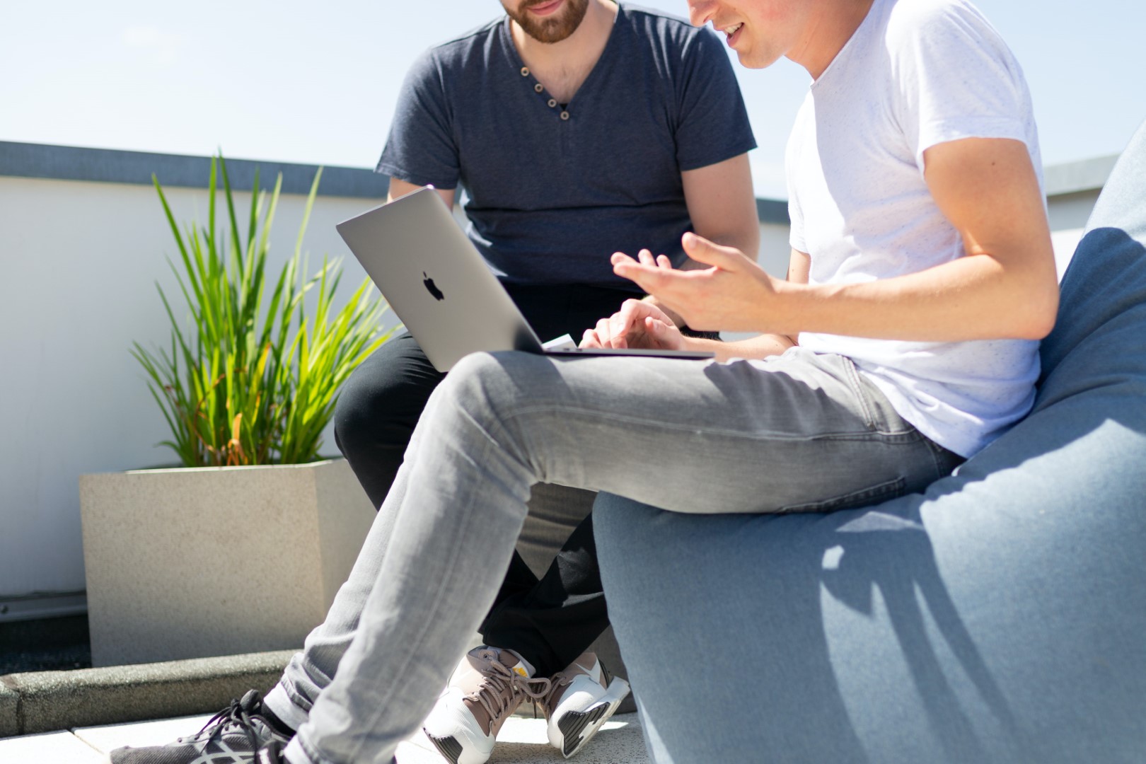 Users interacting with Generative AI for Customer Service Elevate Customer Care with Generative AI for Customer Service