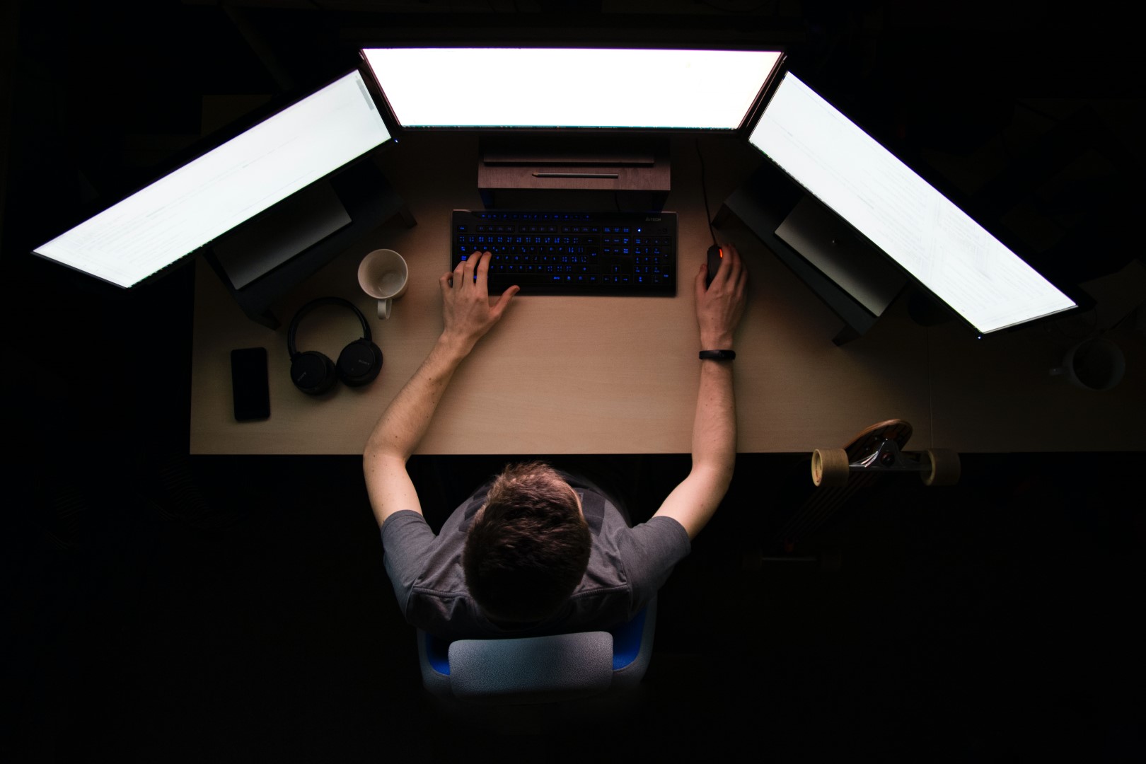 max duzij qAjJk un3BI unsplash Software-Entwicklung, Entwicklungsberatung, Cybersicherheit, Software-Projektmanagement Software-Entwicklung |Entwicklungsberatung |Cybersecurity